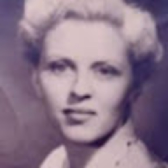 Meet your Posher, Christy - Picture 1 of 1